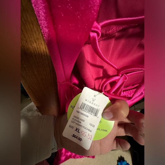 NWT Women’s XL Fuchsia Pink Windsor Maxi Length Gown Tie Back Prom - Picture 5 of 5